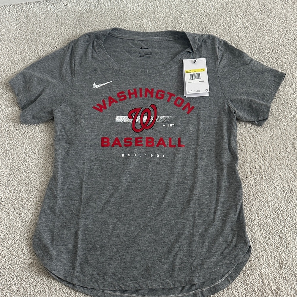 Women’s Nike Washington Nationals tshirt-new-size small